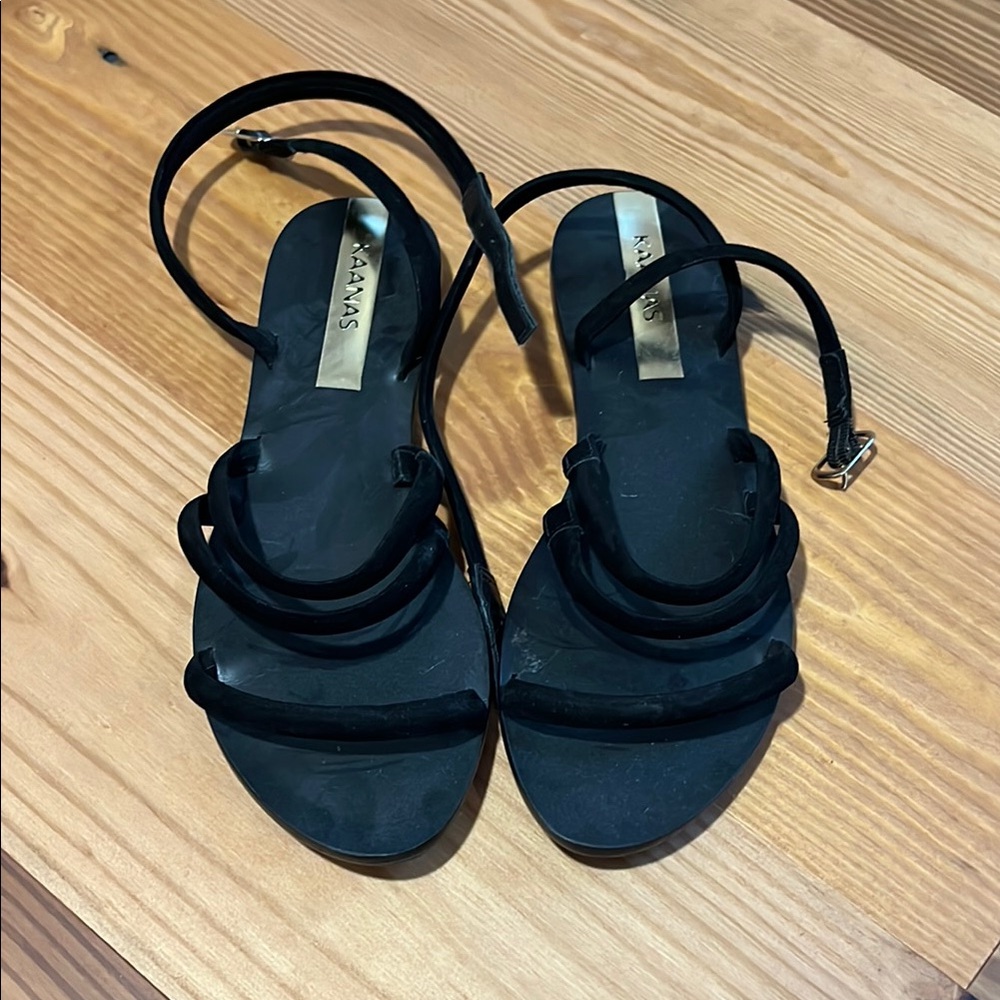 Kaanas Black Sandals with Minimalist Design
